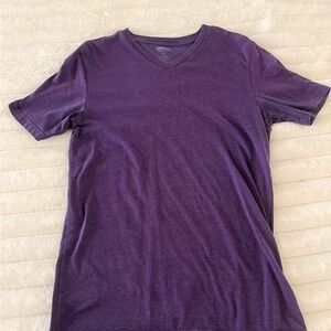 Express Men’s Deep Purple V-Neck Short Sleeve Tee